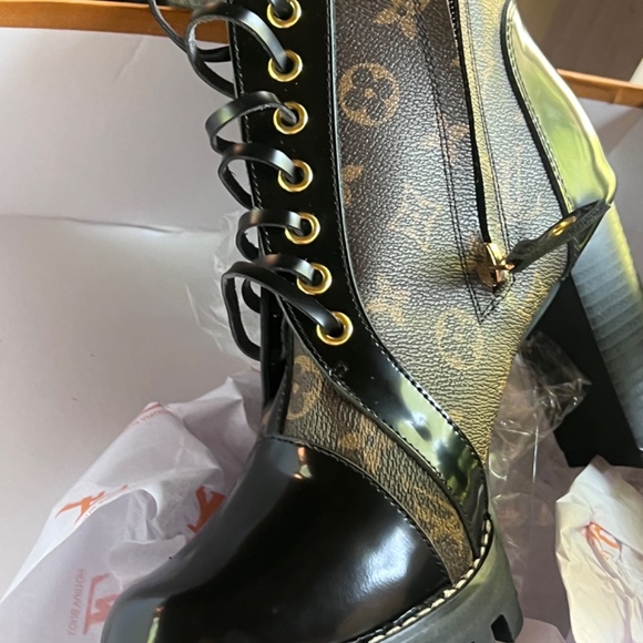 Louis Vuitton - Picture 7 of 8